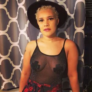 Meet your Posher, Valeria
